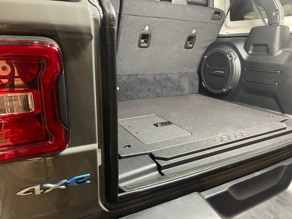GOOSE GEAR JEEP WRANGLER 2021-PRESENT 4XE 4 DOOR - REAR PLATE SYSTEM WITH A FACTORY SUBWOOFER