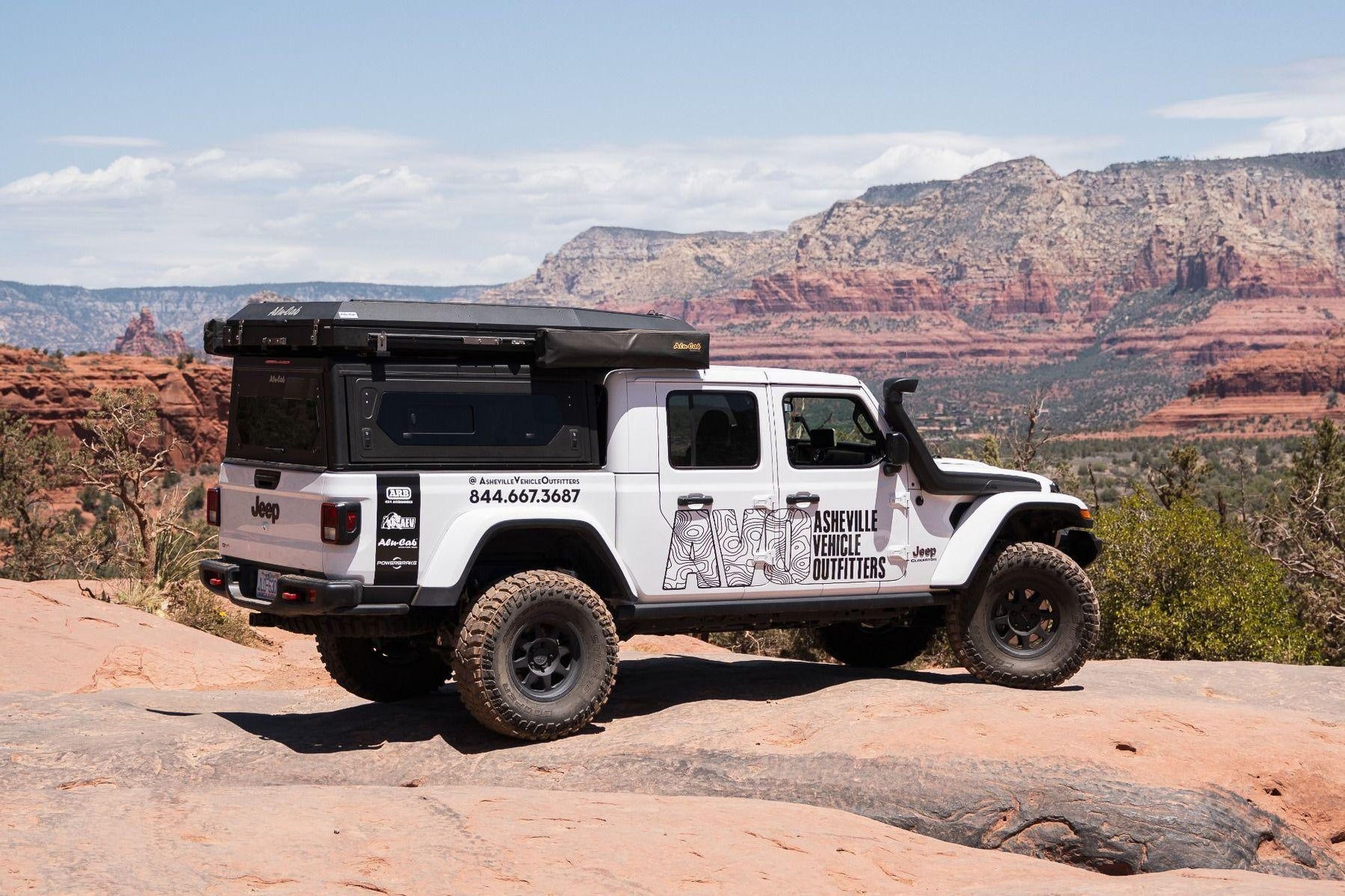 ALU-CAB CONTOUR CANOPY JEEP GLADIATOR WITH SIDE WINDOWS — Mule ...